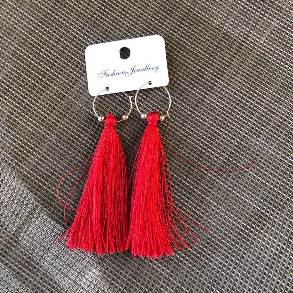 RED TASSELED EARRING❤️
